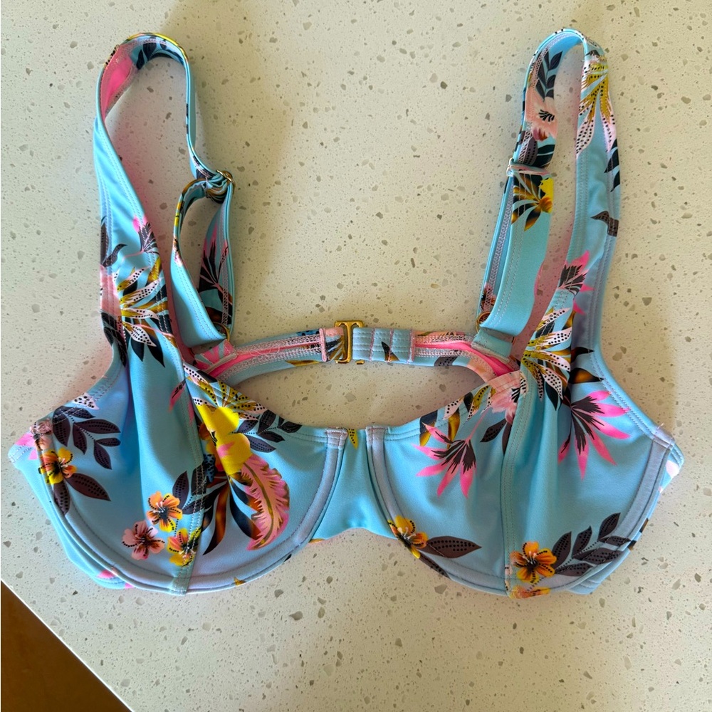 Kulani Kinis floral bikini top